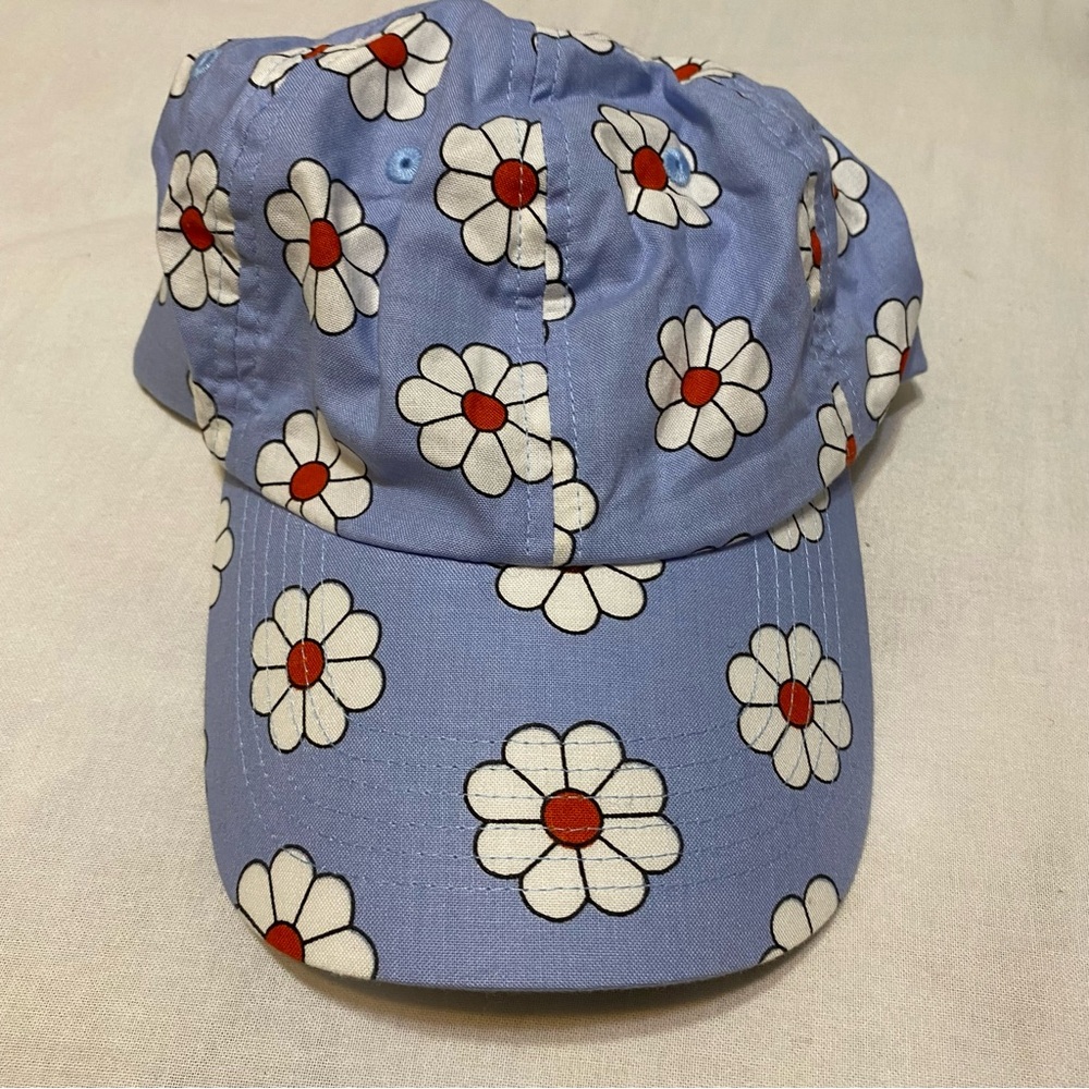 NWOT BAGGU White Daisy Baseball Cap
